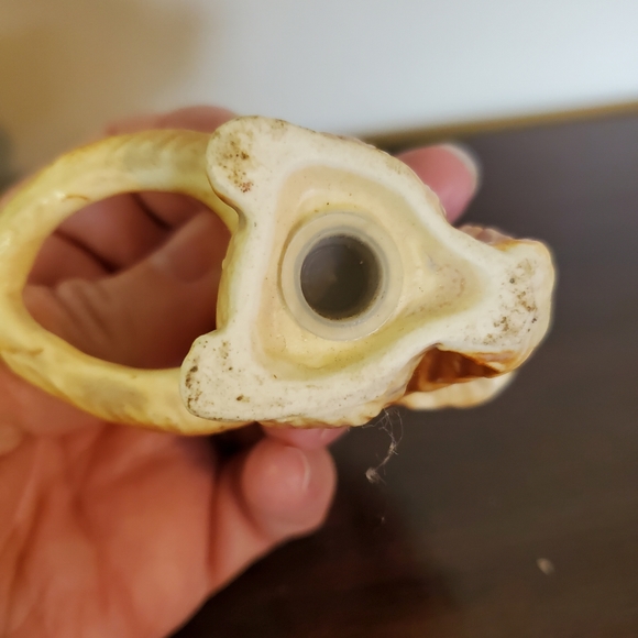 Vintage Artmark Squirrel Holding An Acorn Salt & Pepper Shakers - Picture 7 of 8